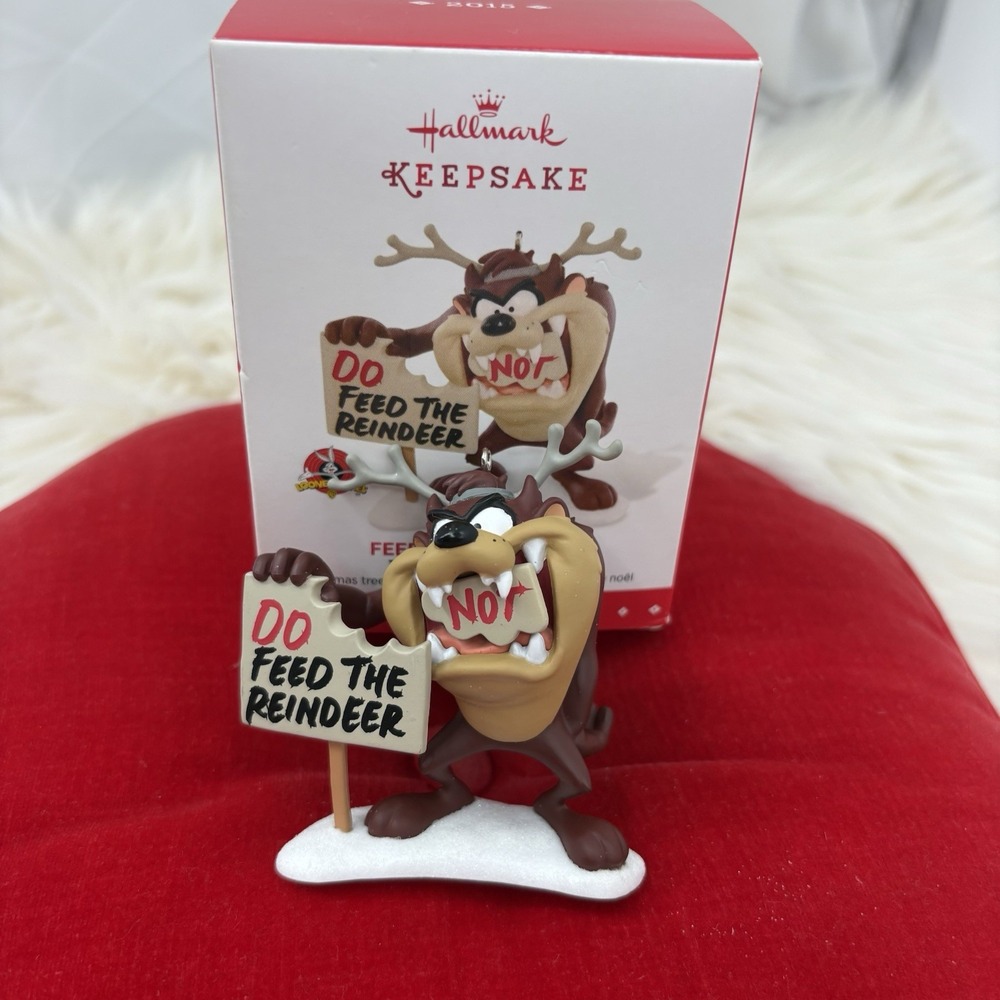 Hallmark Keepsake Ornament 2015 Feed the Reindeer Taz Looney Tunes NEW